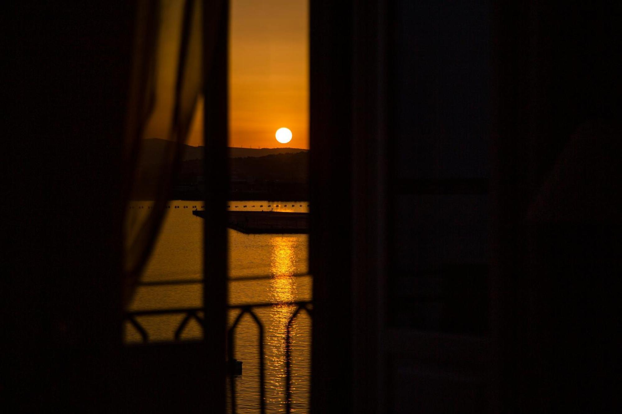 Dimora Di Ulisse Sea View Holiday Apartment Syracuse Bagian luar foto